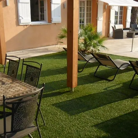 Vila Lou Massouandrou 2681